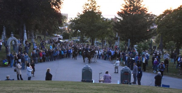 The crowd, on the way up Battle Avenue, stopped for Linda Russell's singing and playing on the dulcimer. Photograph courtesy of Gerald Clearwater. performance