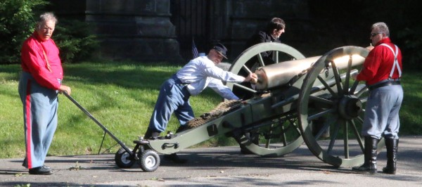 The 6th New York Artillery, putting its 1863 Napoleon in place; it fired repeatedly--and very loudly--during the Grand Procession.