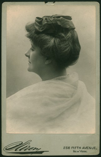 Portrait of Ellen Terry, by Napoleon Sarony.