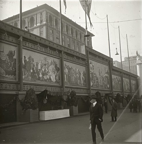 Murals lining the avenue.