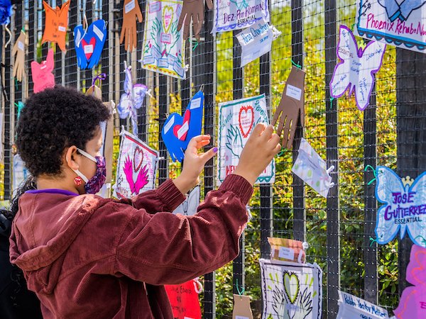 child hangs a memorial