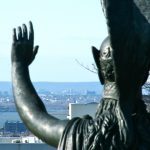 minerva waves to statue of liberty